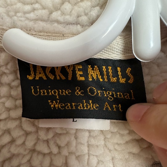 Jackye Mills Vest made in Canada - Picture 3 of 7